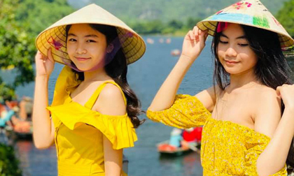 Hai tiểu thư nhà Quyền Linh 'gây bão' lần thứ n trên cõi mạng, xinh đố ai làm lại