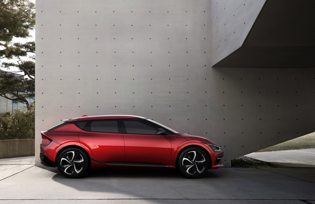 Ra mắt Kia EV6 - Xe Hàn tăng tốc đỉnh hơn cả Porsche Taycan, đẹp mỹ miều khiến người Việt ngóng chờ - 1