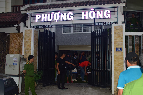 Ổ ma túy trá hình trong nhà nghỉ ở Huế: Lắp camera, chuông báo động, cách âm, đóng cửa như không hoạt động - Ảnh 3. Ổ ma túy trá hình trong nhà nghỉ ở Huế: Lắp camera, chuông báo động, cách âm, đóng cửa như không hoạt động - Ảnh 3.