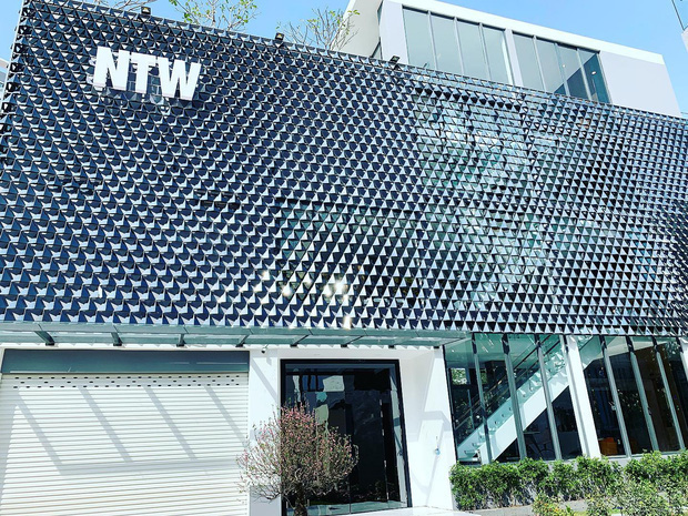 'Thánh soi' chỉ ra loạt điểm tranh cãi trong vụ Ngọc Trinh bị trộm BST 15 tỷ: Từ CCTV đến thái độ chính chủ đều bị đặt nghi vấn - 2