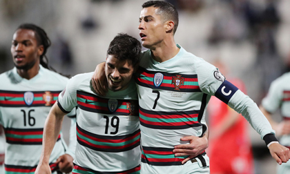 Giải cơn khát bàn thắng, Ronaldo tiến sát kỷ lục ghi bàn mọi thời đại