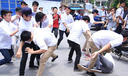 Đi dự đám cưới, học sinh lớp 9 rút dao đâm nam sinh lớp 8 tử vong ở Hà Nội
