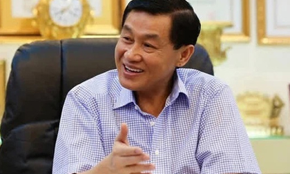 'Vua hàng hiệu' Johnathan Hạnh Nguyễn: Từng rửa xe, làm công nhân nhà máy cao su để có tiền ăn học