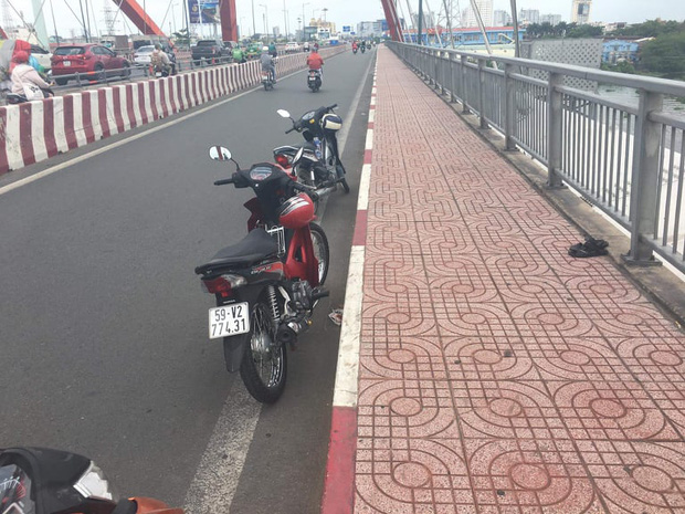 Để lại xe máy trên cầu, người phụ nữ bất ngờ nhảy xuống sông Sài Gòn tự tử