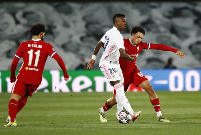 Thần đồng Vinicius lập cú đúp, tiễn chân Liverpool vòng tứ kết - Ảnh 1.