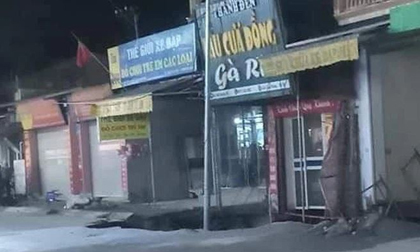 Hà Nội: Xuất hiện 'hố tử thần' rộng 30m2 trước cửa nhà dân, 20 hộ dân phải sơ tán
