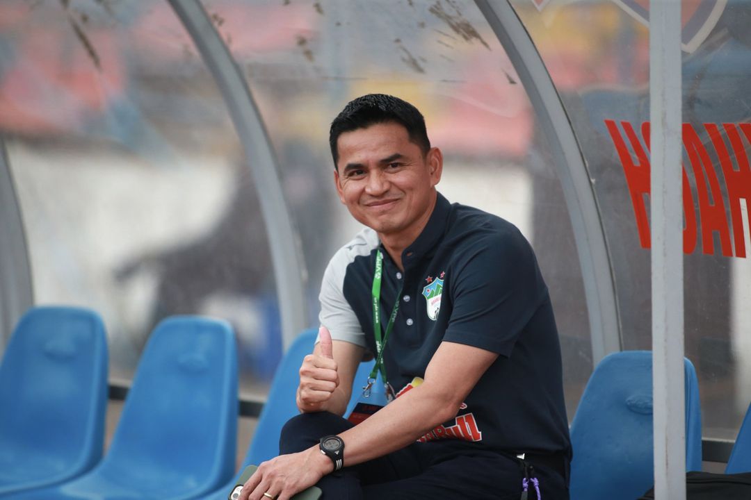 HLV Kiatisuk muốn giữ chân Tuấn Anh cho vòng loại World Cup 2022 - 1 HLV Kiatisuk muốn giữ chân Tuấn Anh cho vòng loại World Cup 2022 - 1