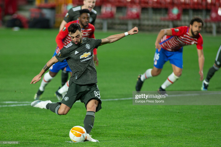 Man United thổi bay địch thủ ngổ ngáo; Arsenal trả giá đắt vì sai lầm phút bù giờ - Ảnh 2.