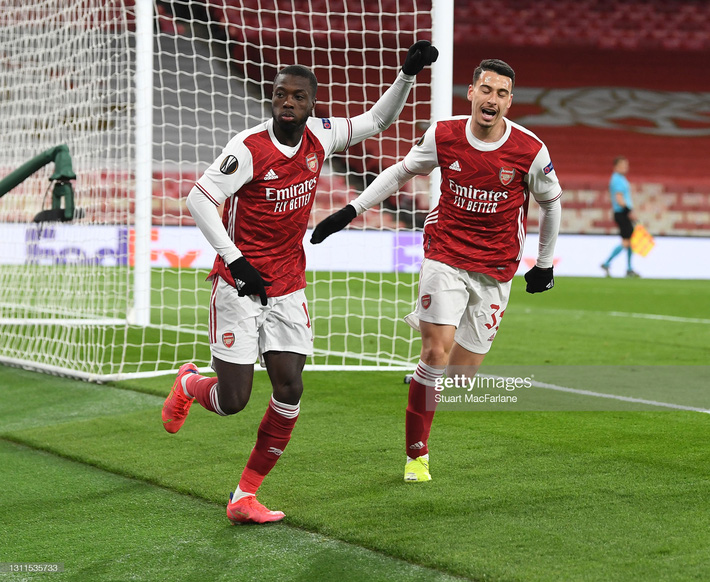 Man United thổi bay địch thủ ngổ ngáo; Arsenal trả giá đắt vì sai lầm phút bù giờ - Ảnh 3.