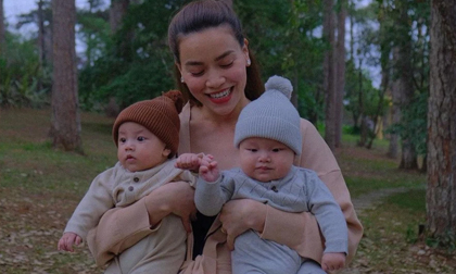 Khoảnh khắc cặp song sinh nhà Hà Hồ diện đồ đông tông xuyệt tông giữa trời Đà Lạt gây sốt