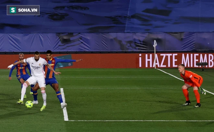 Thắng siêu kịch tính ở siêu kinh điển, Real Madrid bước qua Barca đoạt ngôi đầu - Ảnh 1.