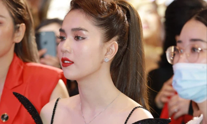 Ngọc Trinh lần đầu lộ diện sau sự cố mất đồ hiệu, lên đồ 'chặt chém' khoe vòng 1 bốc lửa