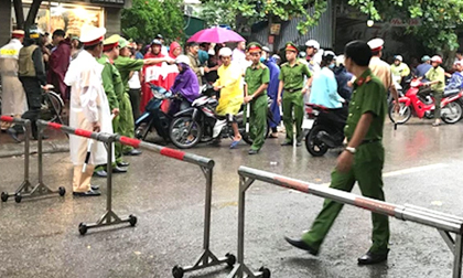 Vụ người phụ nữ nghi bị tạt axit trước cửa nhà: Bắt nghi phạm là 1 đôi nam nữ