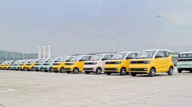 Chiếc ô tô điện giá hơn 100 triệu phá đảo doanh số, 2 phút có 1 xe xuất xưởng - Ảnh 1.