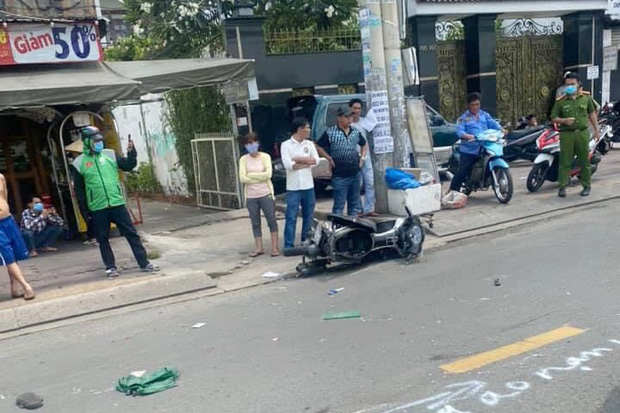 TP.HCM: Va chạm với xe máy khiến người đàn ông tử vong, tài xế xe tải vẫn không hay biết - Ảnh 1.