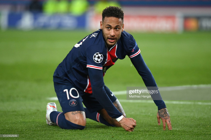 Neymar sút trúng cả xà ngang lẫn cột dọc, PSG vượt qua Bayern trong cảnh tim đập chân run - Ảnh 1.