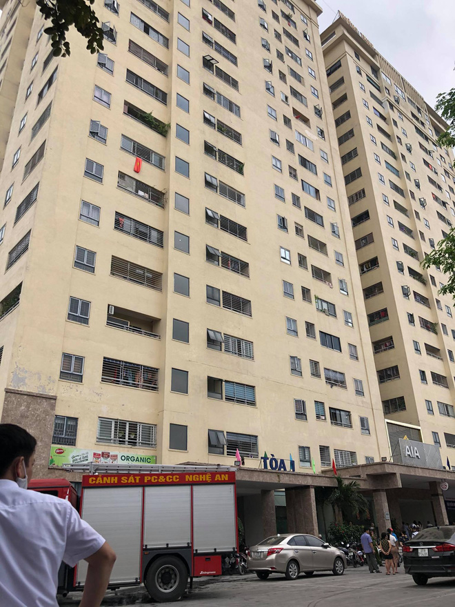 Cháy căn hộ chung cư 21 tầng, nhiều người dân hốt hoảng chạy ra ngoài - Ảnh 1.