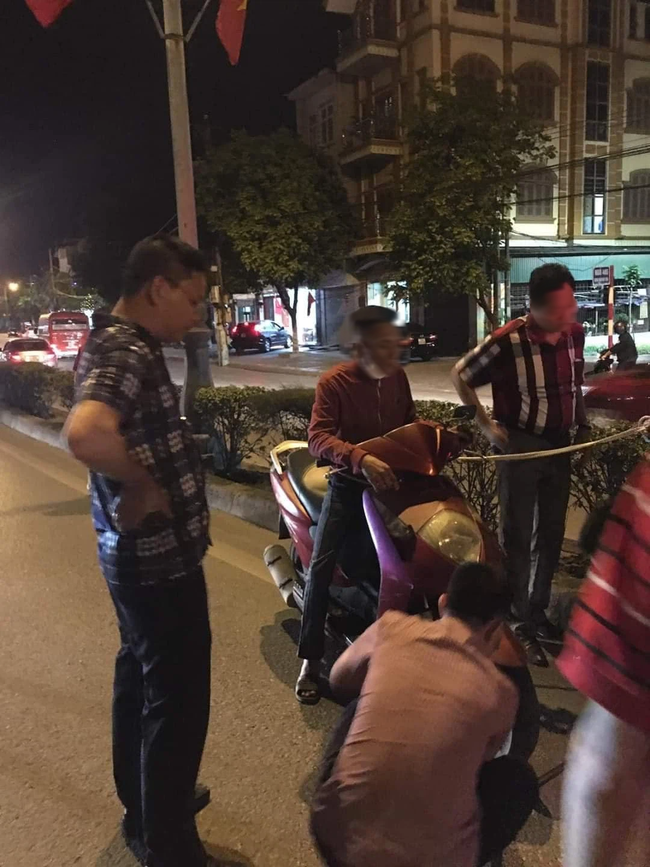 Vụ bế con sang đường bị xe máy tông tuột tay khiến bé gái 8 tháng tử vong: Tạm giữ người đàn ông gây tai nạn - Ảnh 1.