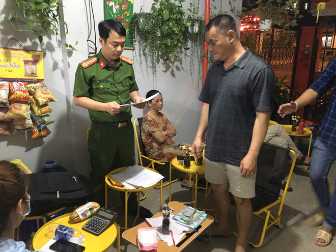 Nhiều tổ trinh sát đồng loạt ập vào nhiều nơi, phá đường dây lô đề hơn 500 tỷ đồng ở Sài Gòn - Ảnh 1.