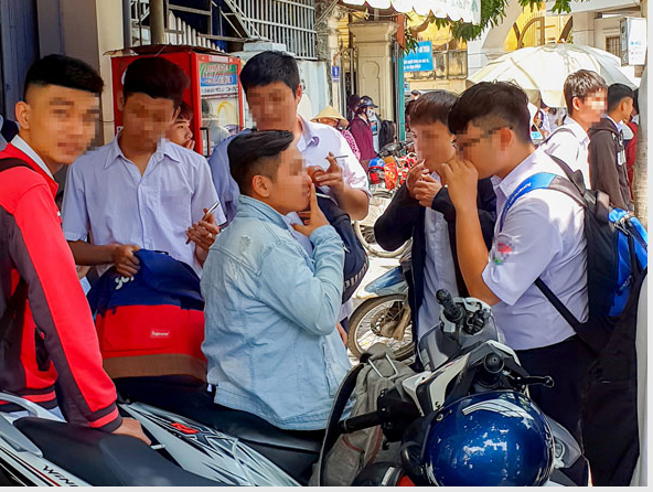 Sốc: Phát hiện thuốc lá điện tử có chứa ma túy tổng hợp, nguy cơ tàn phá sức khỏe học sinh - Ảnh 1.