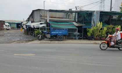 Cãi nhau trên đường ở Sài Gòn, 2 nhóm thanh niên lao vào đuổi chém nhau, 1 người chết, 1 người bị thương