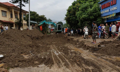 Những hình ảnh sau vụ lũ cuốn kinh hoàng trong đêm, ít nhất 3 người bị cuốn trôi