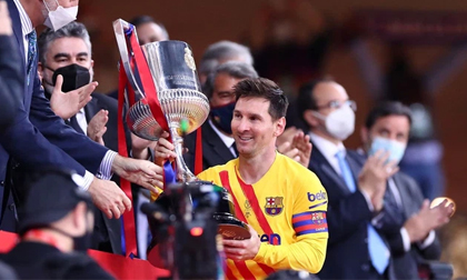 Chạy 70 mét để lập siêu phẩm, Messi cùng Barcelona giành ngôi vô địch đầy thuyết phục