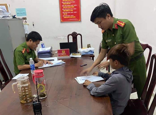 Bắt nhóm thiếu niên xăm trổ đầy người, chuyên trộm cắp xe máy - Ảnh 2.