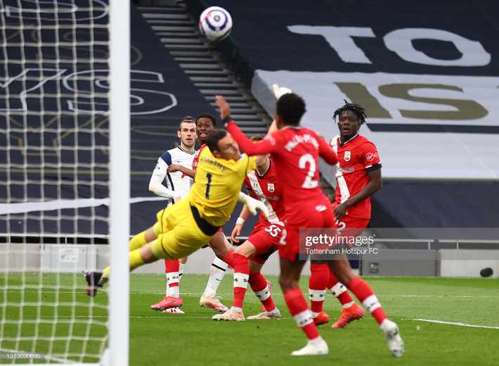 Mộng vô địch của Man United bị giáng một đòn mạnh; Tottenham hồi sinh sau khi sa thải Mourinho - Ảnh 5.