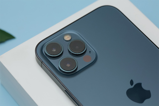 Giá điện thoại Vsmart bốc hơi cả triệu, iPhone 12 Pro Max khó bỏ qua trong dịp lễ - Ảnh 2.