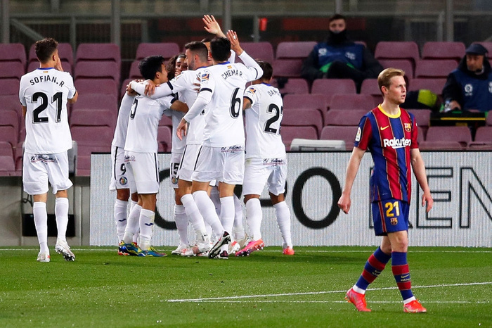 Messi tỏa sáng rực rỡ, Barca đại thắng 5-2 để tiếp tục cuộc đua tam mã La Liga - Ảnh 4.