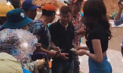 Ngọc Trinh ghé thăm lâu đài đang xây của Vũ Khắc Tiệp, gây choáng khi cẩm cả xấp tiền phát cho 40 thợ xây