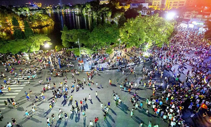 NÓNG: Hà Nội tạm dừng tổ chức lễ hội và các tuyến phố đi bộ để phòng, chống Covid-19