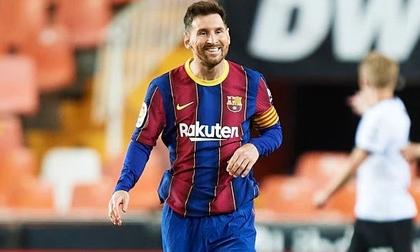 Messi đá hỏng phạt đền nhưng vẫn hóa người hùng nhờ có đồng đội hỗ trợ sửa sai