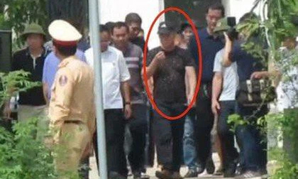 Vụ chủ nhà bắn chết 2 người trước cổng: Sau khi nổ súng, Phú dùng chân đẩy người bị bắn ra khỏi cổng