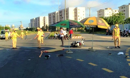 Xe máy va chạm kinh hoàng với ô tô, người đàn ông chết thảm