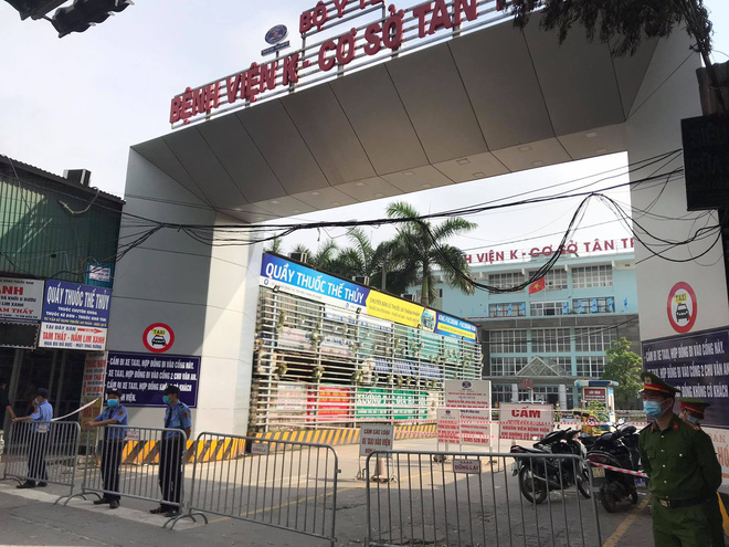 NÓNG: Bệnh viện K Trung ương tạm thời phong tỏa cả 3 cơ sở để, Thứ trưởng Bộ Y tế nói có 10 ca dương tính SARS-CoV-2 - Ảnh 2. NÓNG: Bệnh viện K Trung ương tạm thời phong tỏa cả 3 cơ sở để, Thứ trưởng Bộ Y tế nói có 10 ca dương tính SARS-CoV-2 - Ảnh 2.