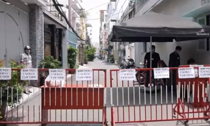 TP.HCM: Phong toả con hẻm, cách ly hơn 60 hộ dân vì liên quan đến ca tái dương tính SARS-CoV-2
