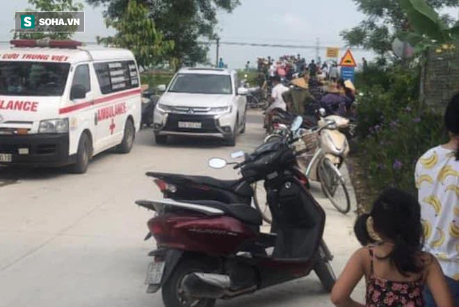 Nghệ An: Mẹ ôm con lên đường ray khi tàu sắp đến, người dân hô hoán thì bỏ chạy, cháu bé tử vong bất thường - Ảnh 2.