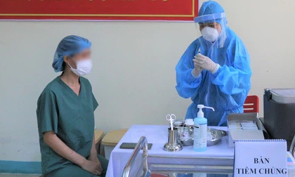 Nữ điều dưỡng ở Đà Nẵng bị sốc phản vệ sau tiêm vắc xin Covid-19