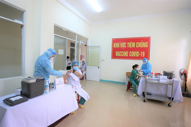 Quảng Ngãi ghi nhận 8 trường hợp sốc phản vệ sau khi tiêm vắc xin Covid-19 - Ảnh 1.