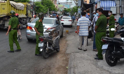 Nam thanh niên bị nhóm 4,5 đối tượng truy sát trong đêm, đâm chết trên đường