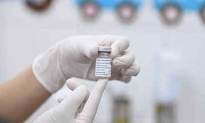 Gần 1,7 triệu liều vaccine Covid-19 vừa về Việt Nam
