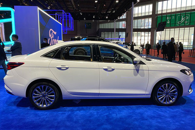 Ô tô nội thất như xe sang giá 325 triệu đồng, suýt đe dọa Toyota Corolla Altis  - Ảnh 4.