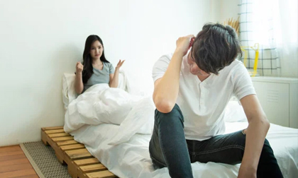 Phụ nữ giận chồng rồi đòi ngủ riêng là đang ''dọn đường'' cho kẻ thứ 3 ''đục nước béo cò''