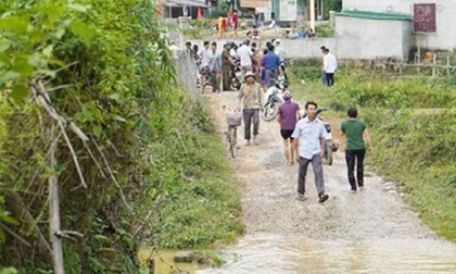 Đến nhà ông chơi, 2 cháu nội và cháu ngoại rơi xuống ao đuối nước thương tâm