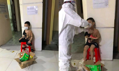 Bé trai 6 tuổi một mình đi nhận kết quả dương tính Covid-19: Ánh mắt ngơ ngác, ngồi nép vào cánh cửa
