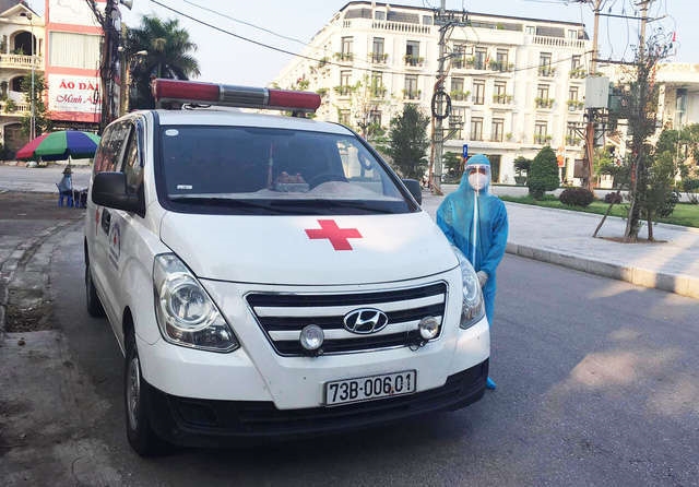Chàng trai lái xe từ 3h đêm ra Bắc Giang xin chống dịch: Sẽ làm mọi việc được phân công, kể cả chở F0 - Ảnh 1. Chàng trai lái xe từ 3h đêm ra Bắc Giang xin chống dịch: Sẽ làm mọi việc được phân công, kể cả chở F0 - Ảnh 1.