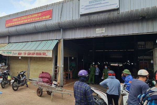 Tiểu thương chợ đầu mối bị đâm tử vong khi đang ngủ trưa trong ki-ốt - Ảnh 2.