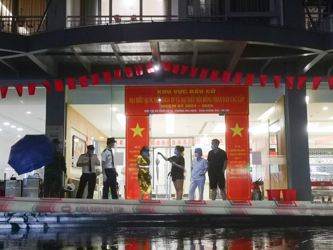 Covid-19 đang tấn công khu chung cư: Chuyên gia chỉ ra nơi dễ lây nhiễm nhất - Ảnh 1.